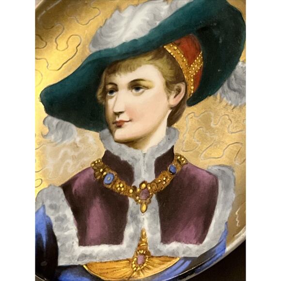 Small Portrait Plate 4.75" Antique Gold - Picture 3 of 4